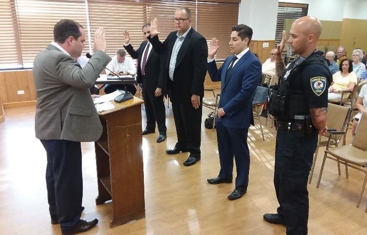 Mayor Guerin swearing in four new police officers